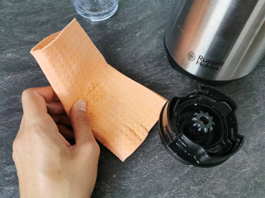 Smoothie Maker Motorblock abwischen